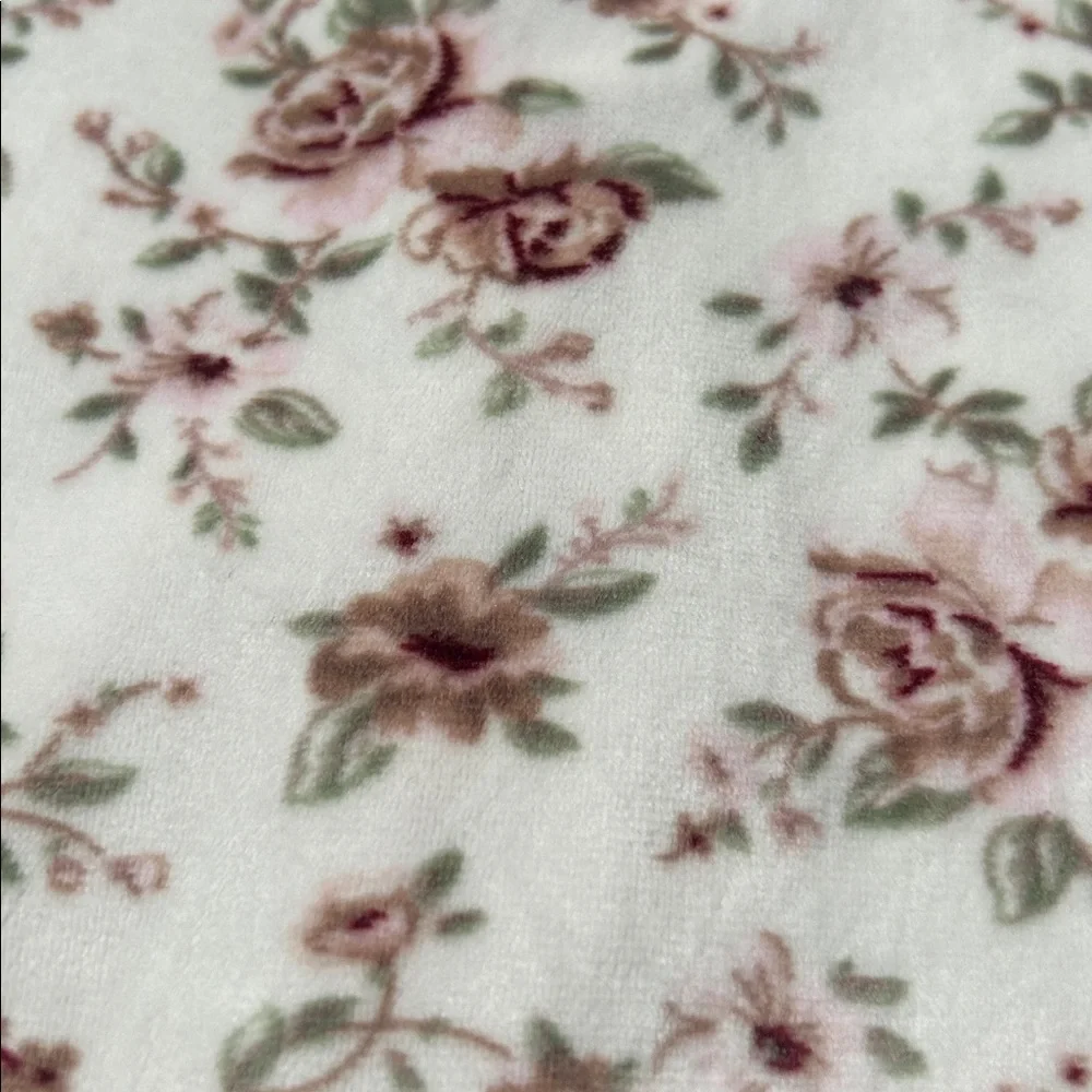 Kyle& Deena soft floral footie with matching hat size 0-3 months